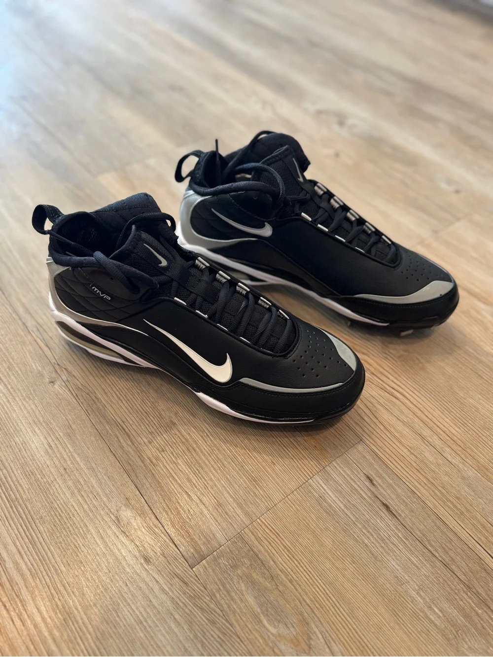 NEW - Nike Men’s Metal Spike Baseball Cleats Black and White Mid-Top - Brand New - Picture 1 of 7